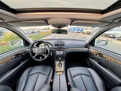 2007 Mercedes-Benz E 550 5.5-liter 8 cylinders Engine Silver Black