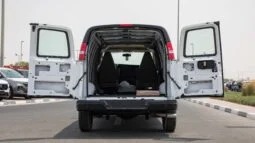 Heavy-Duty 2025 GMC Savana 2500 EXT Cargo 6.6L V8 GCC Spec White Grey
