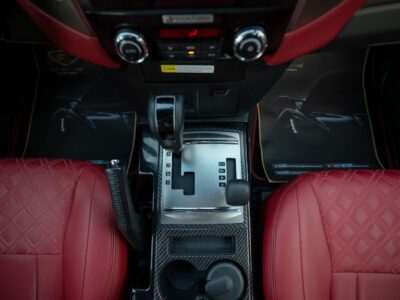 2020 Mitsubishi Pajero Signature Edition 6 Cylinder Engine GCC White Red