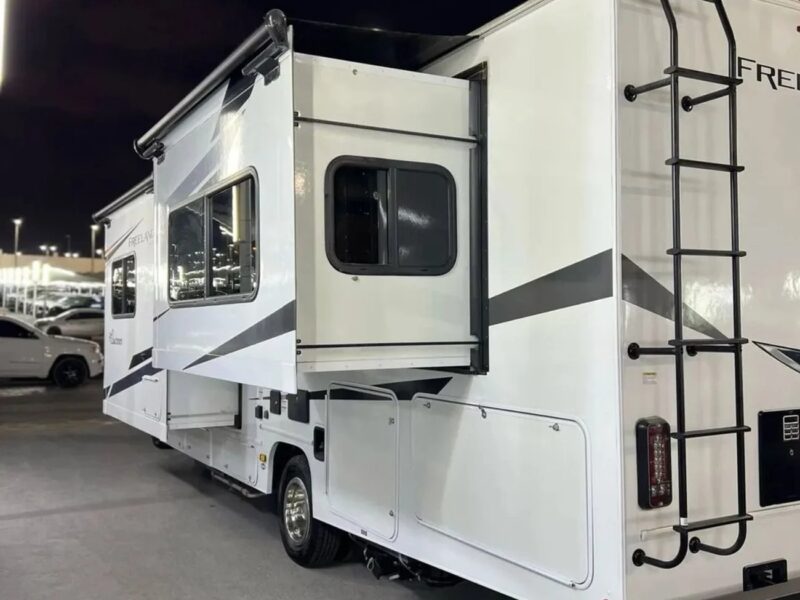 2024 Ford E 450 7.3 litre 8 Cylinders Engine Automatic White Black