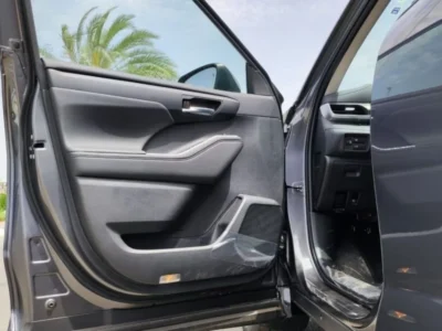 Toyota Highlander GLE 2.5L Hybrid 2023 4WD SUV Grey Black GCC Specs