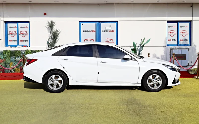 2021 Hyundai Avante Smart 4 Cylinder Engine White Black Sedan