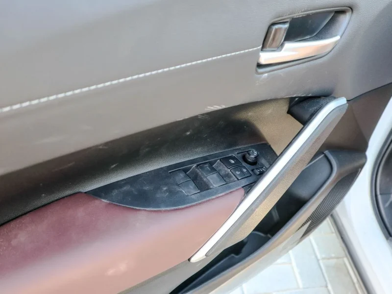 Toyota Corolla Cross 1.8L XL 2025 Toyota Corolla Cross 1.8L White Red