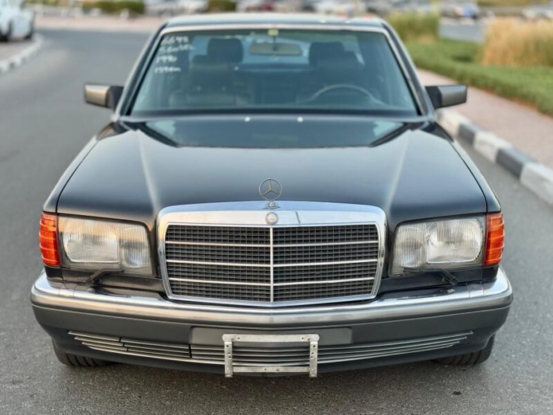 1990 Mercedes-Benz 560 SEL 5.6 liters 8 Cylinders Engine Blue Black