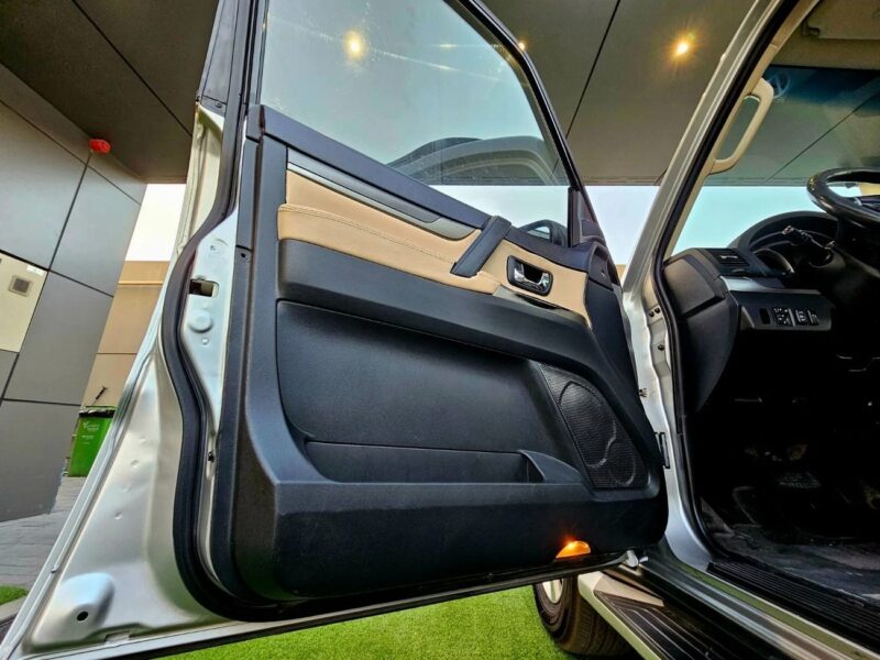 2022 Mitsubishi Pajero GLX 3.0L V6 Engine 4WD Grey Beige GCC Specs