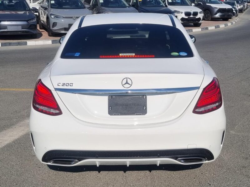 MERCEDES-BENZ C200 2.0-Liter Engine WHITE BLACK 2016