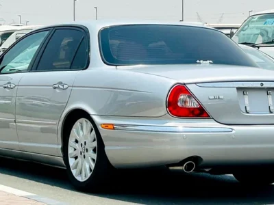 2004 Jaguar XJ 8 8 Cylinders Engine Silver Beige Sedan