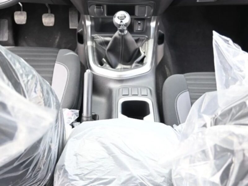 2023 Nissan Navara NISSAN NAVARA 2.5 PETROL SE 4X2 MT DC PLUS White Black