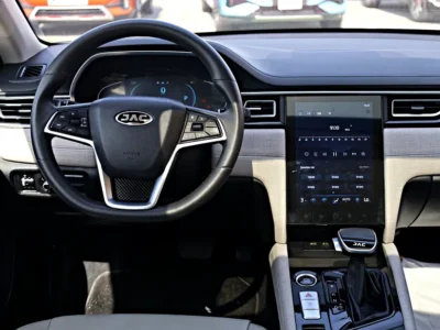 2022 JAC J7 Luxury 4 Cylinders Engine GCC Specs White Sedan