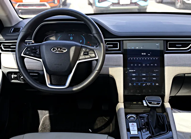 2022 JAC J7 Luxury 4 Cylinders Engine GCC Specs White Sedan