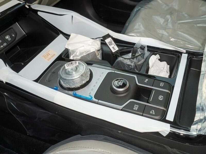 2025 Kia Sorento 3.5 litre V6 Engine White Beige GCC Specs