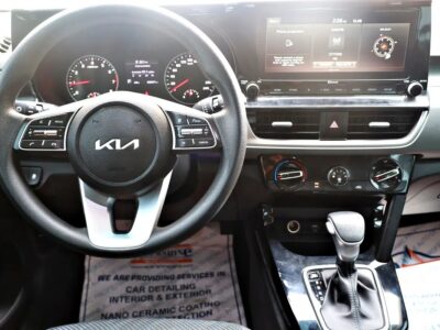 2023 Kia Seltos EX Full Option Neat and Clean Exterior White Black