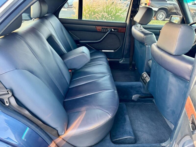 1989 Mercedes-Benz 560 SEL 5.6 liters V8 Engine Blue Black