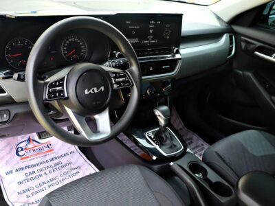 2023 Kia Seltos EX Full Option Neat and Clean Exterior White Black