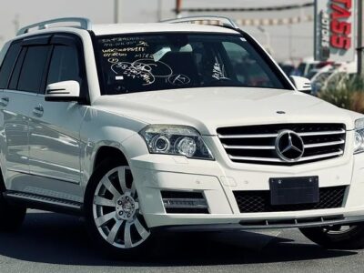 2011 Mercedes-Benz GLK-Class GLK 300 4matic Neat and Clean Car White Black