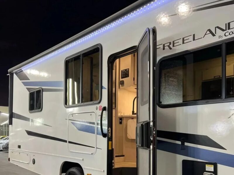 2024 Ford E 450 7.3 litre 8 Cylinders Engine Automatic White Black