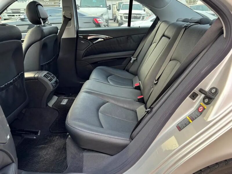 2005 Mercedes-Benz E-Class E 500 8 Cylinder Engine CLEAN CAR Silver Black