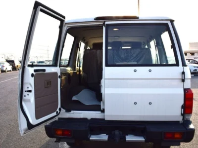 2025 Toyota Land Cruiser LC 78 HARDTOP White Brown Manual