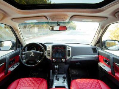 2022 Mitsubishi Pajero GLS 6 Cylinder Engine White Red GCC Specs