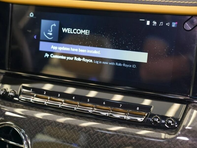 2025 Rolls Royce Cullinan Black Badge Bespoke Chartreuse 6.7L V12