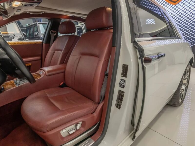 2010 Rolls-Royce Ghost GCC Specs Super Mint Condition White Red