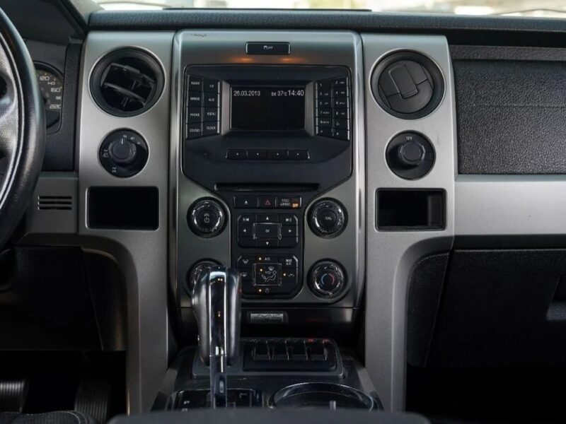 Ford Raptor SVT F-150 6.2L V8 2013 Perfect Condition White Black