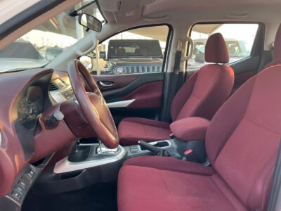 2020 Nissan Navara 4X4 Full Automatic White GCC