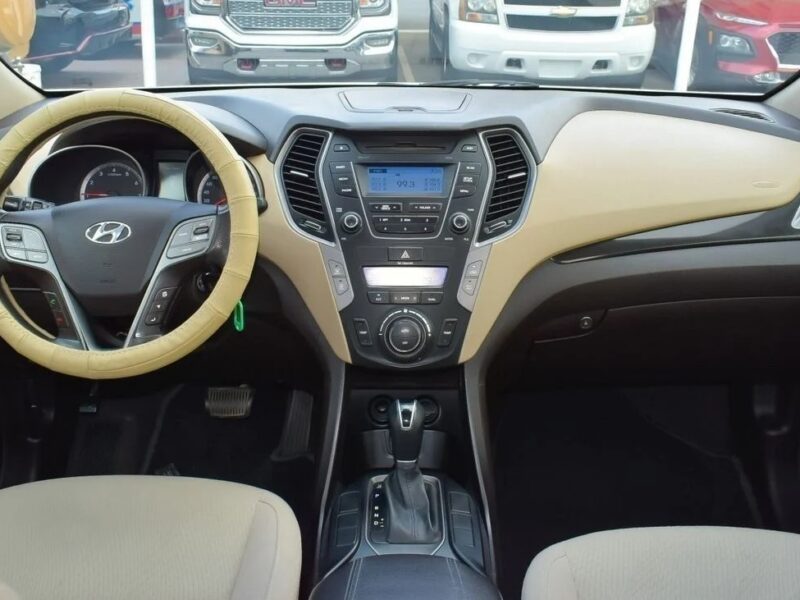 2016 Hyundai Santa Fe 4WD SUV Petrol GCC Specs White Beige