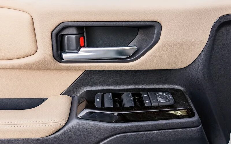 2025 Toyota Prado Other 4 Cylinder Engine White Beige GCC