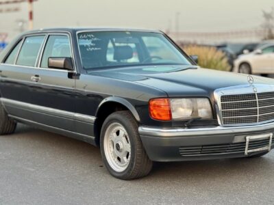 1990 Mercedes-Benz 560 SEL 5.6 liters 8 Cylinders Engine Blue Black