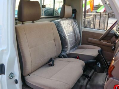 2018 Toyota Land Cruiser Pick Up Std 4.0L Single Cab GCC Specs White Beige