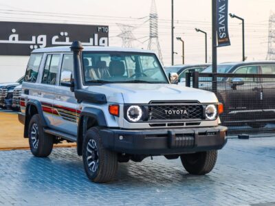 2025 Toyota Land Cruiser 70 DLX 4.0L -Door Hardtop Full Option Silver Tan