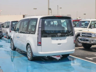 Hyundai Staria Hyundai Staria 3.5L 2025 AT White Black