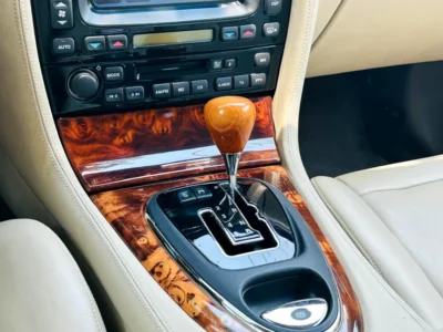 2004 Jaguar XJ 8 8 Cylinders Engine Silver Beige Sedan