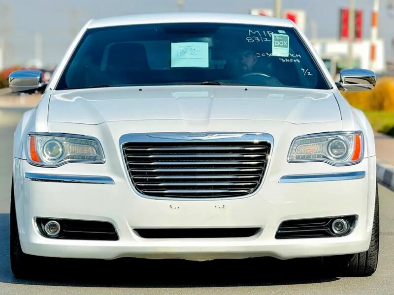 2012 Chrysler 300C Limited 6 Cylinder Engine CLEAN CAR White Black