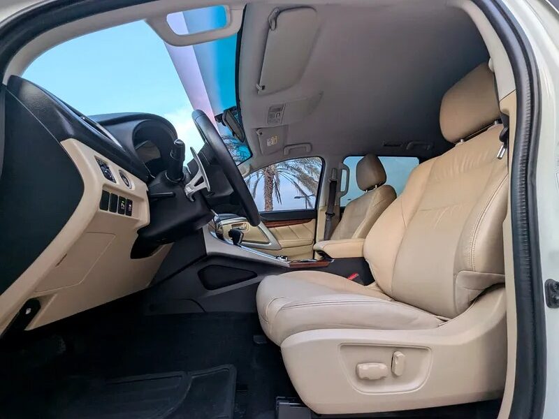 2017 Mitsubishi Montero Sport GLX 4WD GCC IN EXCELLENT CONDITION White Beige