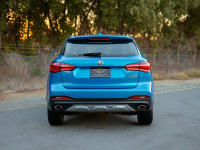 2021 MG HS Luxury 2.0L 4 Cylinder Engine GCC Specs Blue Red