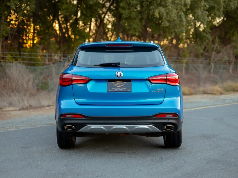 2021 MG HS Luxury 2.0L 4 Cylinder Engine GCC Specs Blue Red