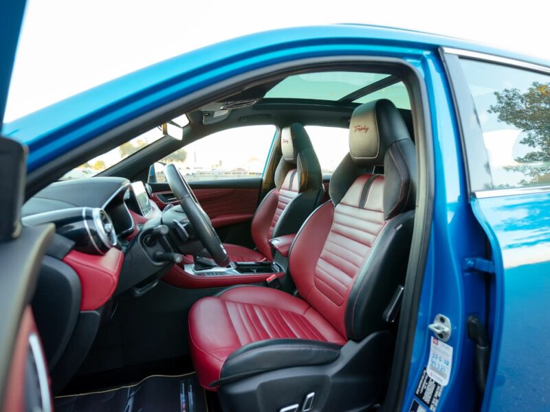 2021 MG HS Luxury 2.0L 4 Cylinder Engine GCC Specs Blue Red