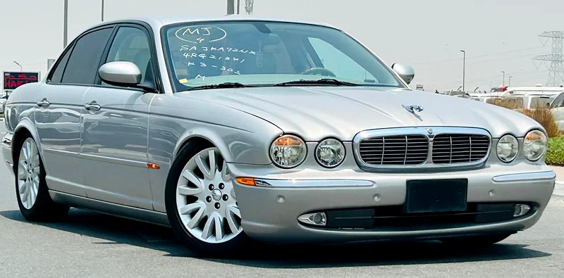 2004 Jaguar XJ 8 8 Cylinders Engine Silver Beige Sedan