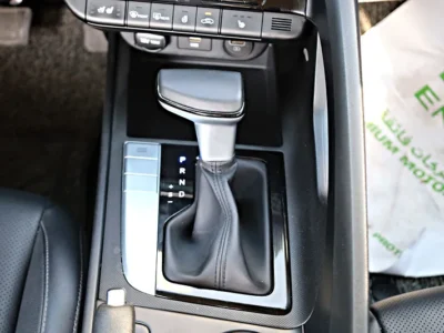 2021 Hyundai Avante Smart 4 Cylinder Engine White Black Sedan