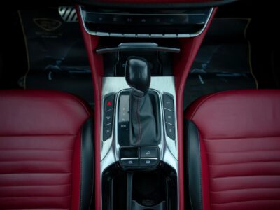 2021 MG HS Luxury 2.0L 4 Cylinder Engine GCC Specs Blue Red