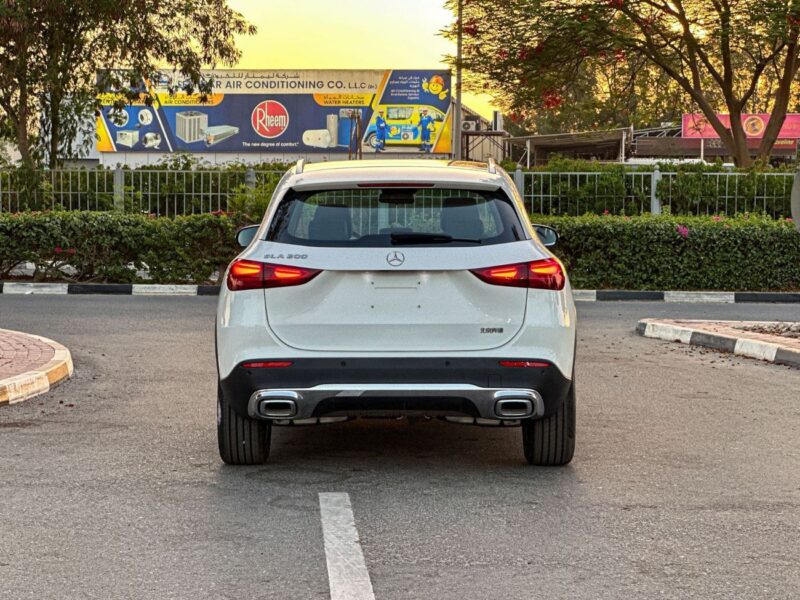 Mercedes-Benz GLA 200 2025 New Mercedes-Benz GLA 200 1.3L Turbo White
