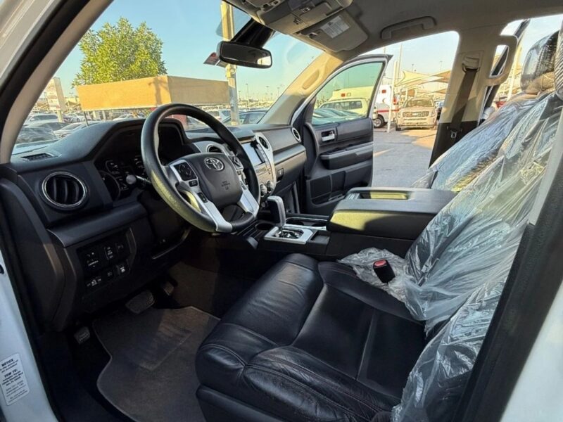 2020 RAM 1500 TRX 6.2 litre 8 Cylinders Engine Petrol White Black