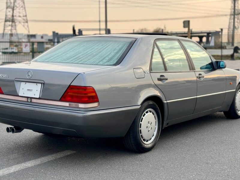 1992 Mercedes-Benz S 600 6.0 liters 12 Cylinders Engine Grey Black