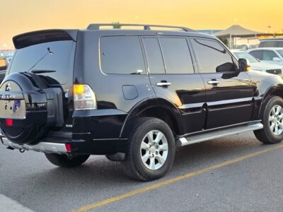 2013 Mitsubishi Pajero GLX 6 Cylinder Engine SUV Black Beige