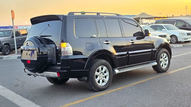 2013 Mitsubishi Pajero GLX 6 Cylinder Engine SUV Black Beige