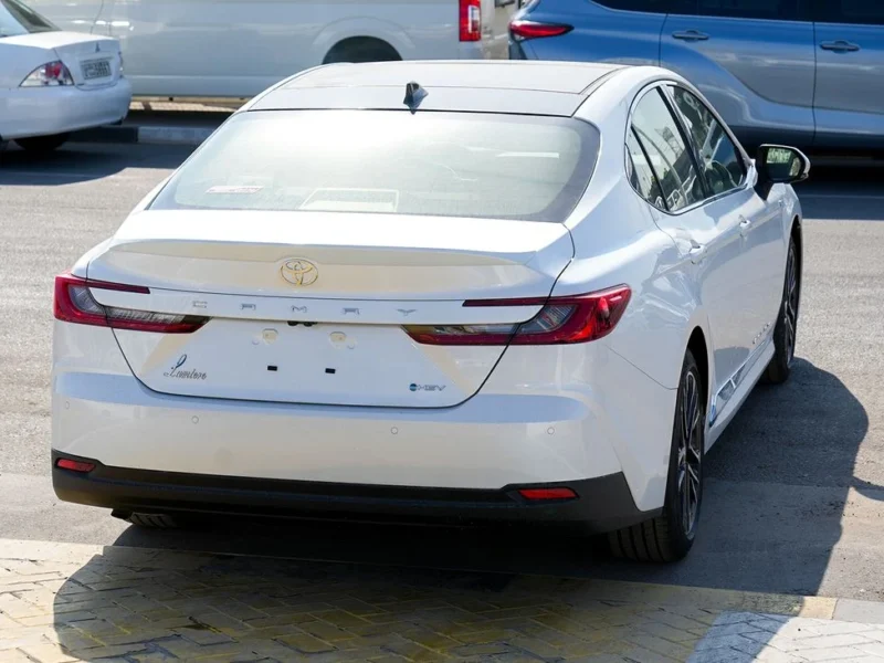 2025 Toyota Camry Hybrid 4 Cylinder Engine Sedan White Tan GCC