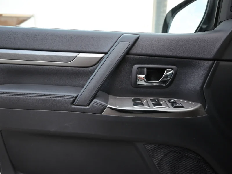 2022 Mitsubishi Pajero GLS 6 Cylinders Engine White Black GCC Specs 4WD