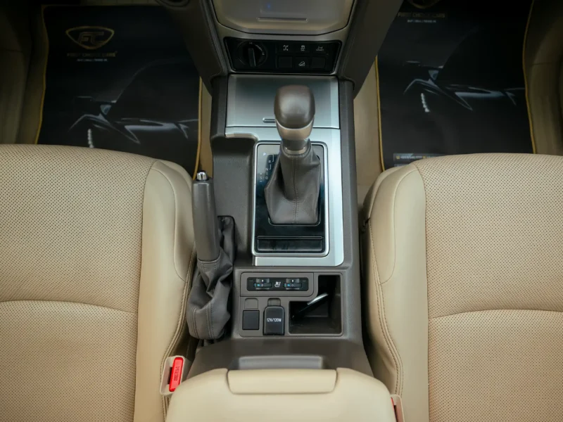 2022 Toyota Prado VXR 6 Cylinder SUV GCC Specs White Beige 4WD